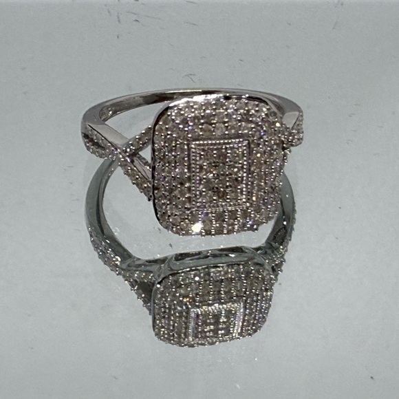 Jewelry - 9.25 Sterling Silver Natural Diamond Ring with Geometric Design